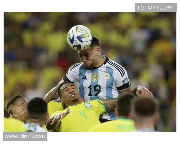 图库曼与格雷米奥的激烈对决展现足球魅力与团队精神的巅峰较量