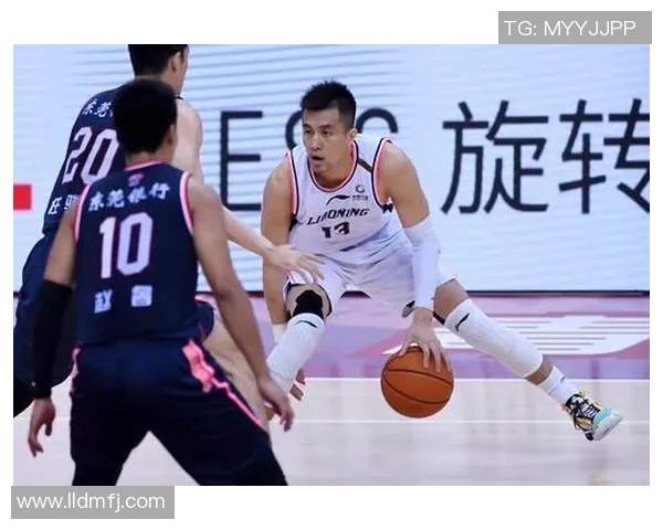 CBA激战辽宁队迎战东莞银行队精彩对决引发球迷热议